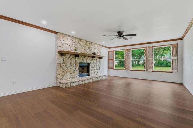 254 Springs Edge Dr, Montgomery, TX 77356