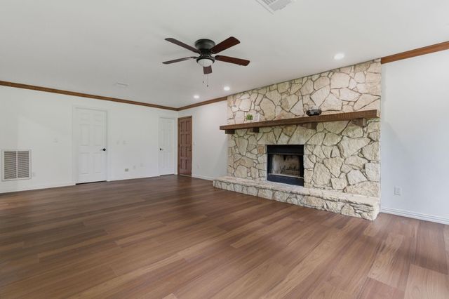 254 Springs Edge Dr, Montgomery, TX 77356