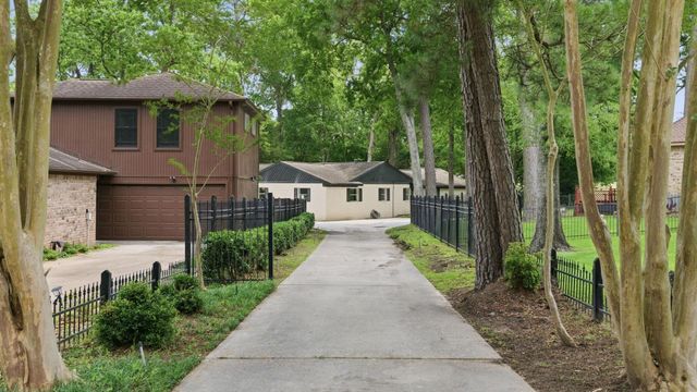 254 Springs Edge Dr, Montgomery, TX 77356