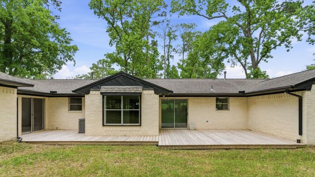 254 Springs Edge Dr, Montgomery, TX 77356