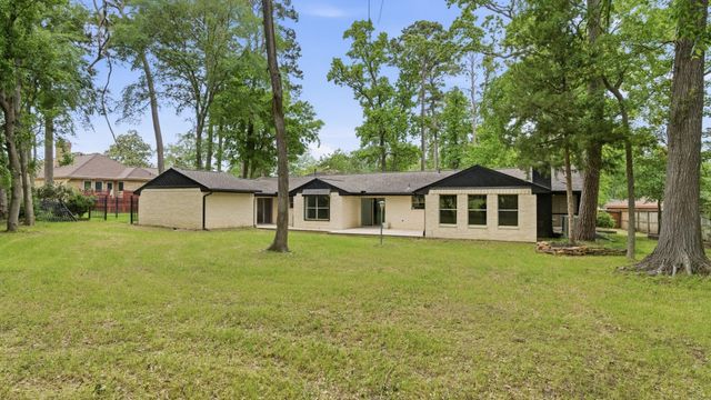 254 Springs Edge Dr, Montgomery, TX 77356