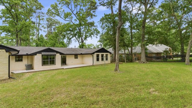 254 Springs Edge Dr, Montgomery, TX 77356