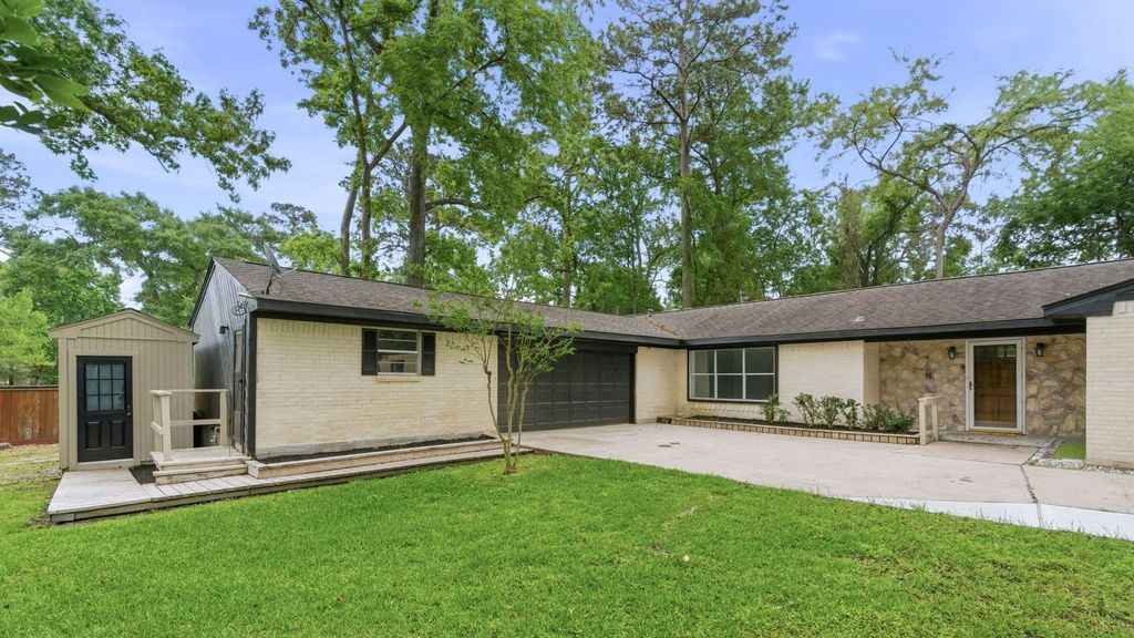 254 Springs Edge Dr, Montgomery, TX 77356