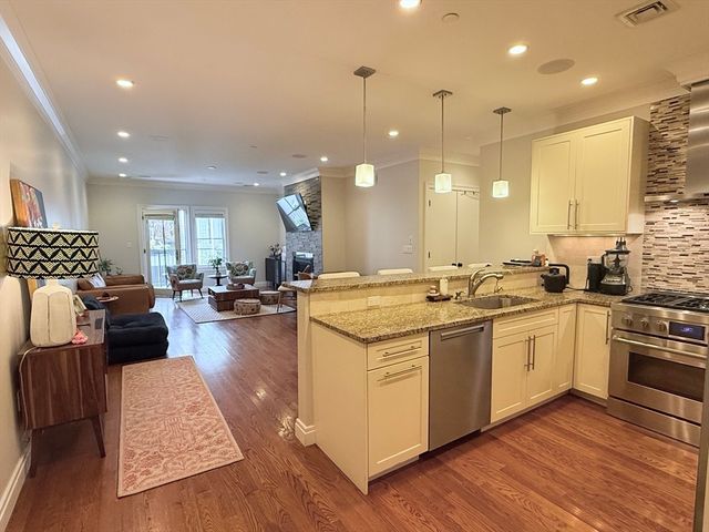 637 E 1st Street 204, Boston, MA 02127