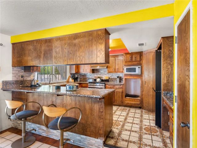 13916 Burning Tree Drive, Victorville, CA 92395