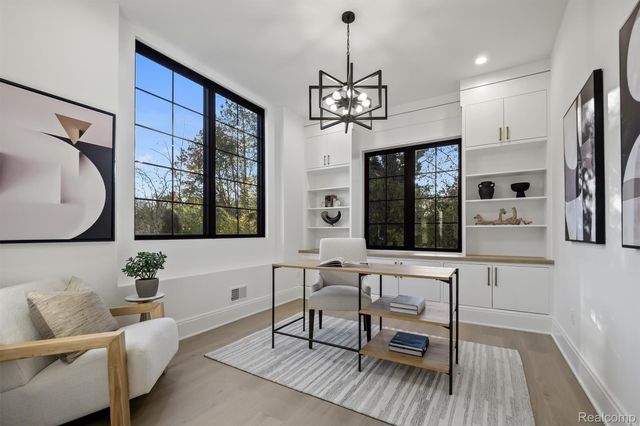 2840 Bolingbroke Drive, Troy, MI 48084