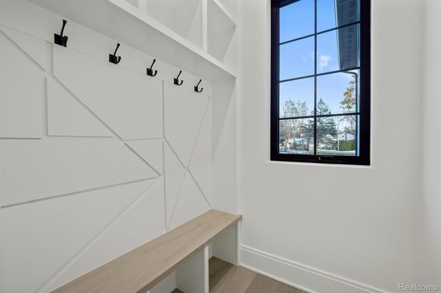 2840 Bolingbroke Drive, Troy, MI 48084