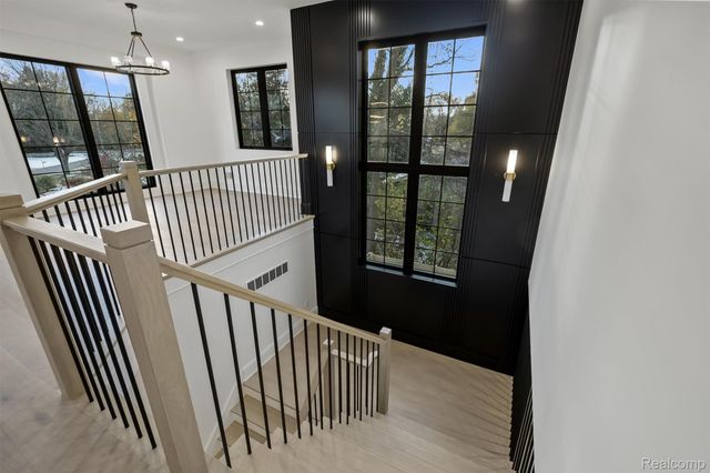 2840 Bolingbroke Drive, Troy, MI 48084