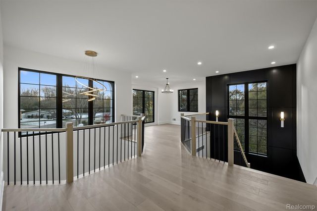 2840 Bolingbroke Drive, Troy, MI 48084