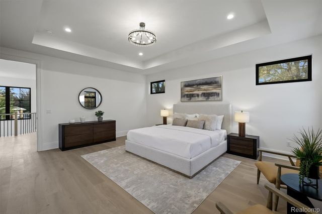 2840 Bolingbroke Drive, Troy, MI 48084