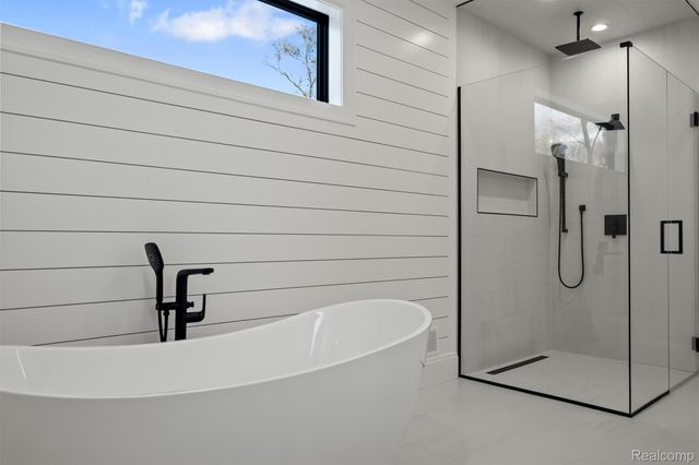 2840 Bolingbroke Drive, Troy, MI 48084