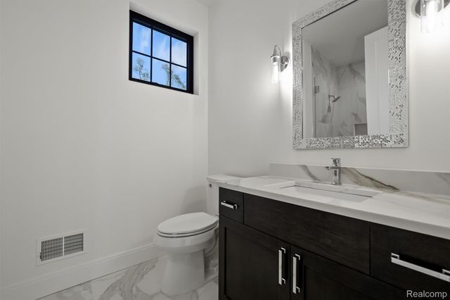 2840 Bolingbroke Drive, Troy, MI 48084