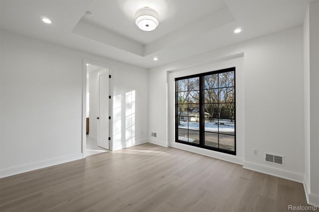 2840 Bolingbroke Drive, Troy, MI 48084