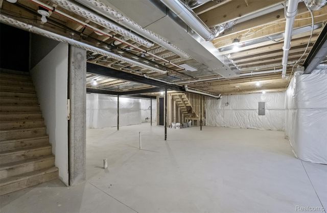 2840 Bolingbroke Drive, Troy, MI 48084