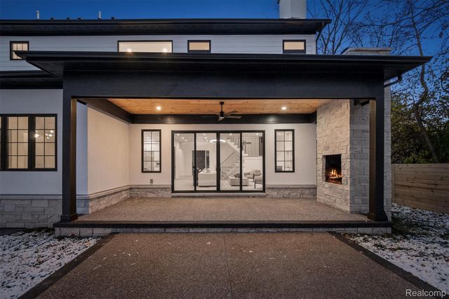 2840 Bolingbroke Drive, Troy, MI 48084