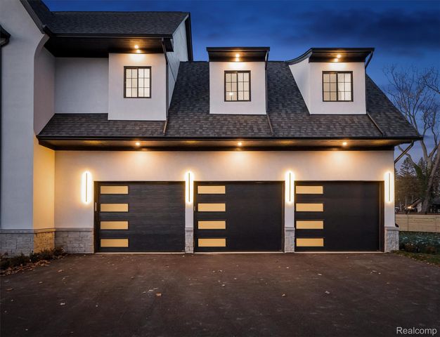 2840 Bolingbroke Drive, Troy, MI 48084