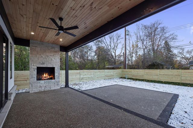 2840 Bolingbroke Drive, Troy, MI 48084