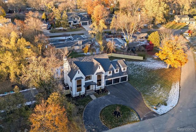 2840 Bolingbroke Drive, Troy, MI 48084