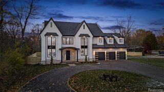 2840 Bolingbroke Drive, Troy, MI 48084