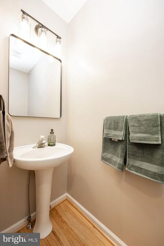 1 BOORS COVE LN, West Grove, PA 19390