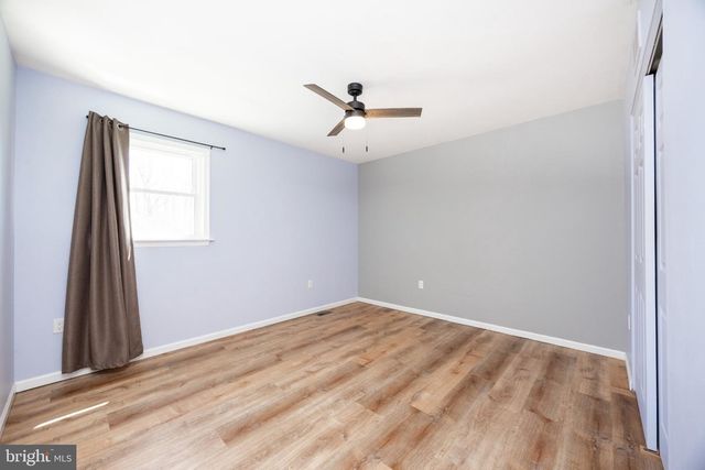 1 BOORS COVE LN, West Grove, PA 19390