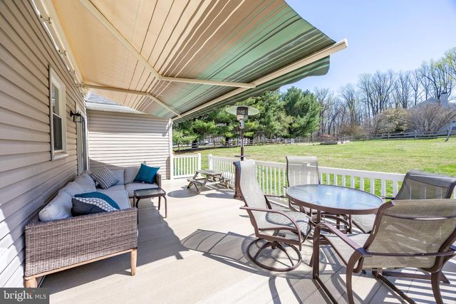 1 BOORS COVE LN, West Grove, PA 19390