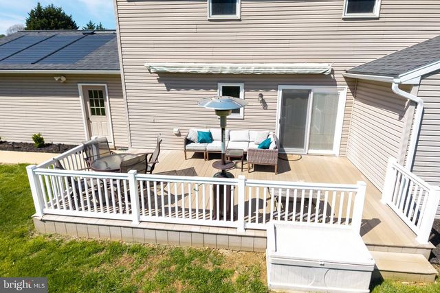 1 BOORS COVE LN, West Grove, PA 19390
