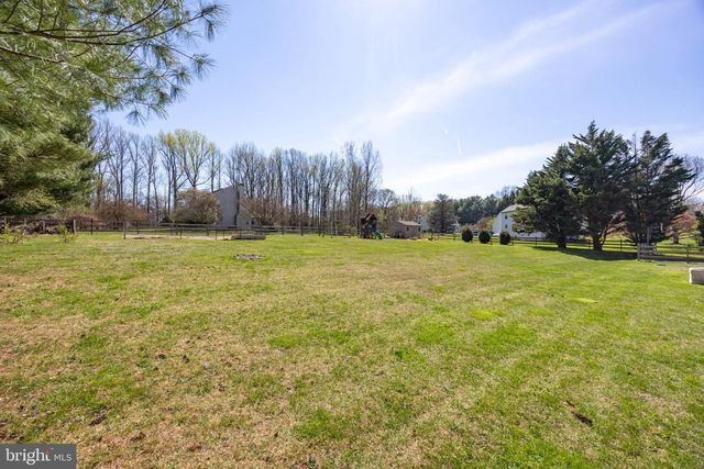 1 BOORS COVE LN, West Grove, PA 19390