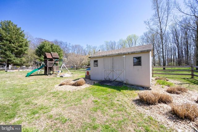 1 BOORS COVE LN, West Grove, PA 19390