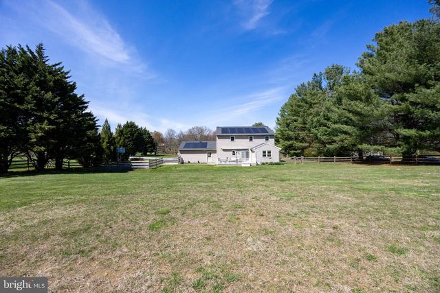 1 BOORS COVE LN, West Grove, PA 19390