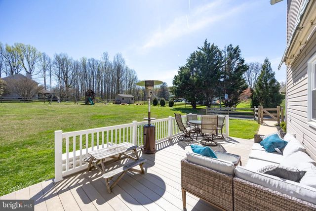1 BOORS COVE LN, West Grove, PA 19390