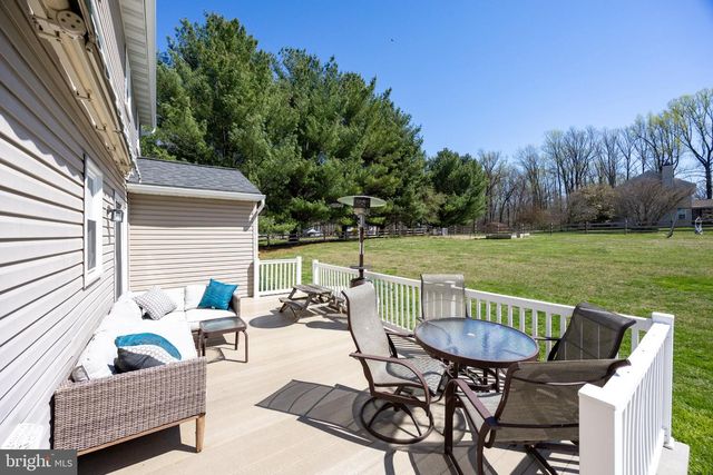 1 BOORS COVE LN, West Grove, PA 19390