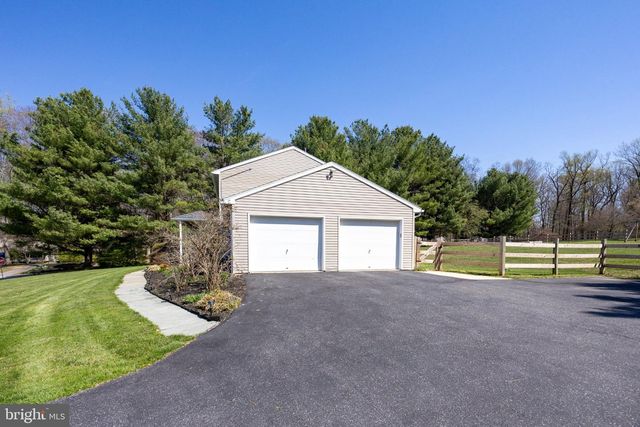 1 BOORS COVE LN, West Grove, PA 19390