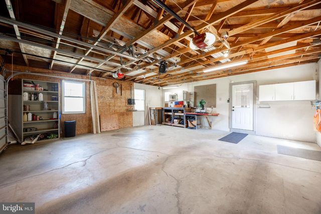 1 BOORS COVE LN, West Grove, PA 19390