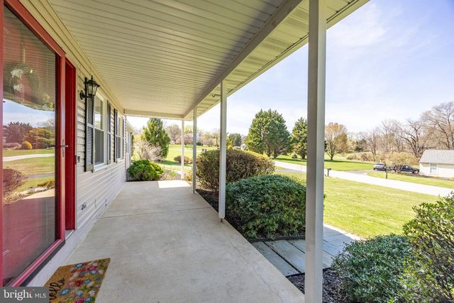 1 BOORS COVE LN, West Grove, PA 19390