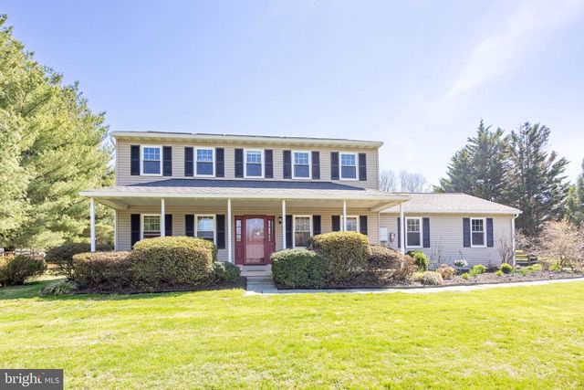 1 BOORS COVE LN, West Grove, PA 19390