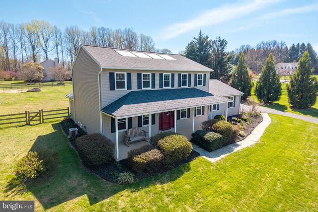 1 BOORS COVE LN, West Grove, PA 19390