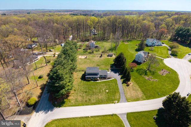 1 BOORS COVE LN, West Grove, PA 19390
