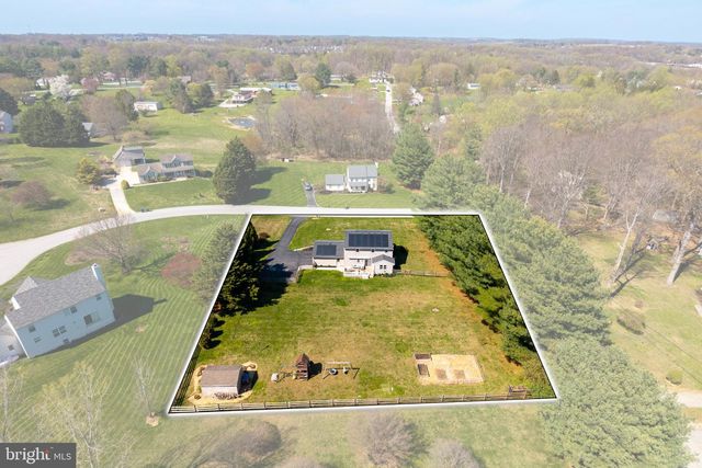 1 BOORS COVE LN, West Grove, PA 19390
