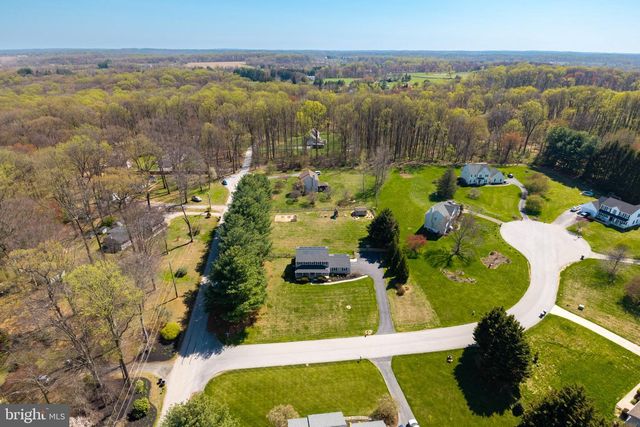 1 BOORS COVE LN, West Grove, PA 19390