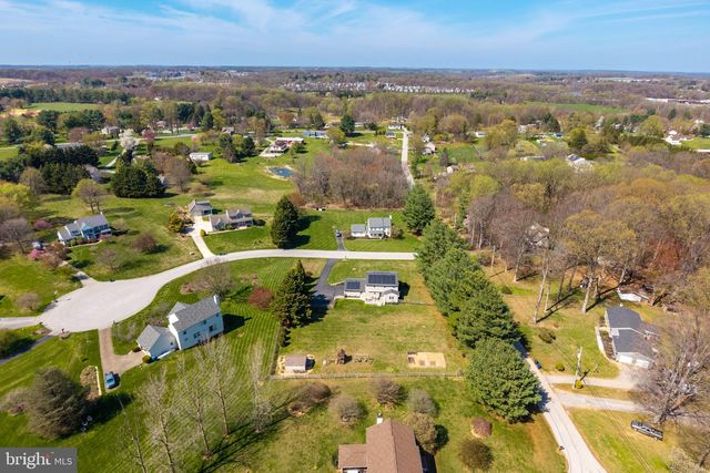 1 BOORS COVE LN, West Grove, PA 19390