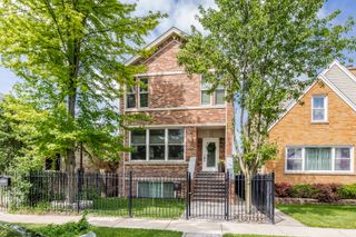 3238 N Pioneer Avenue, Chicago, IL 60634
