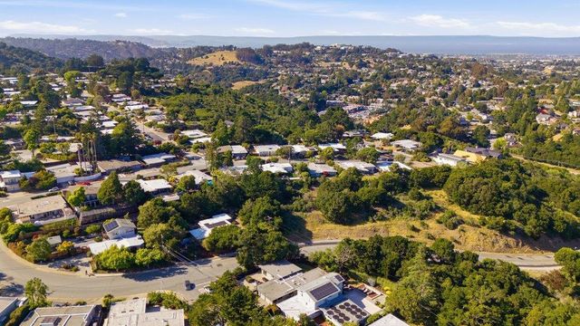 2203 Allegheny Way, San Mateo, CA 94402
