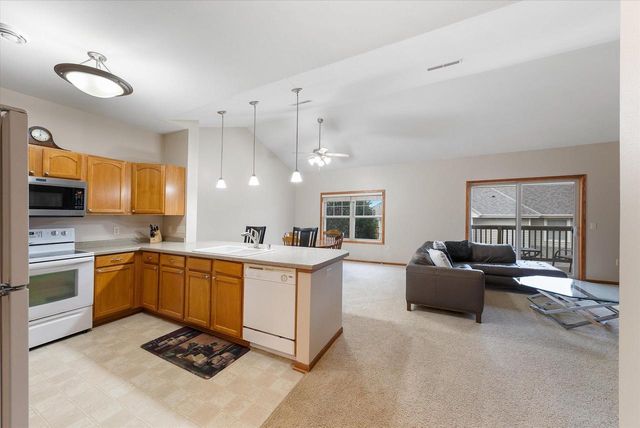 1655 New Port Vista DRIVE, Grafton, WI 53024