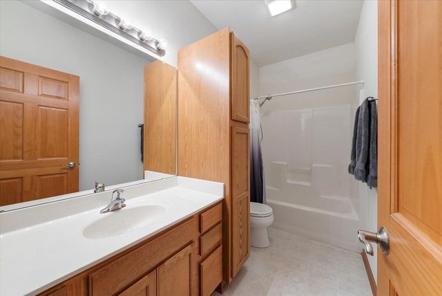 1655 New Port Vista DRIVE, Grafton, WI 53024