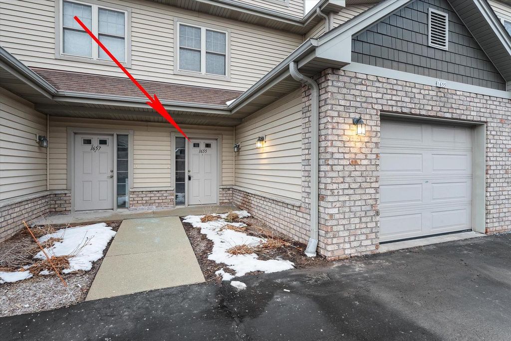 1655 New Port Vista DRIVE, Grafton, WI 53024