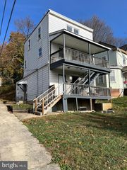 201 MOUNT AIRY AVE, Waynesboro, PA 17268
