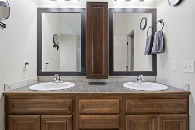 5374 N Rock Spring St, Bel Aire, KS 67226