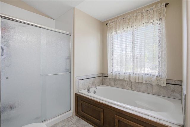 5374 N Rock Spring St, Bel Aire, KS 67226