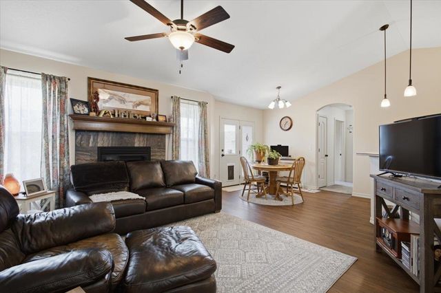 5374 N Rock Spring St, Bel Aire, KS 67226